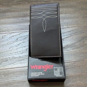 Wrangler Genuine Leather Rodeo Wallet,8 card,3 bill,ID slot, 1 exterior,slim fit